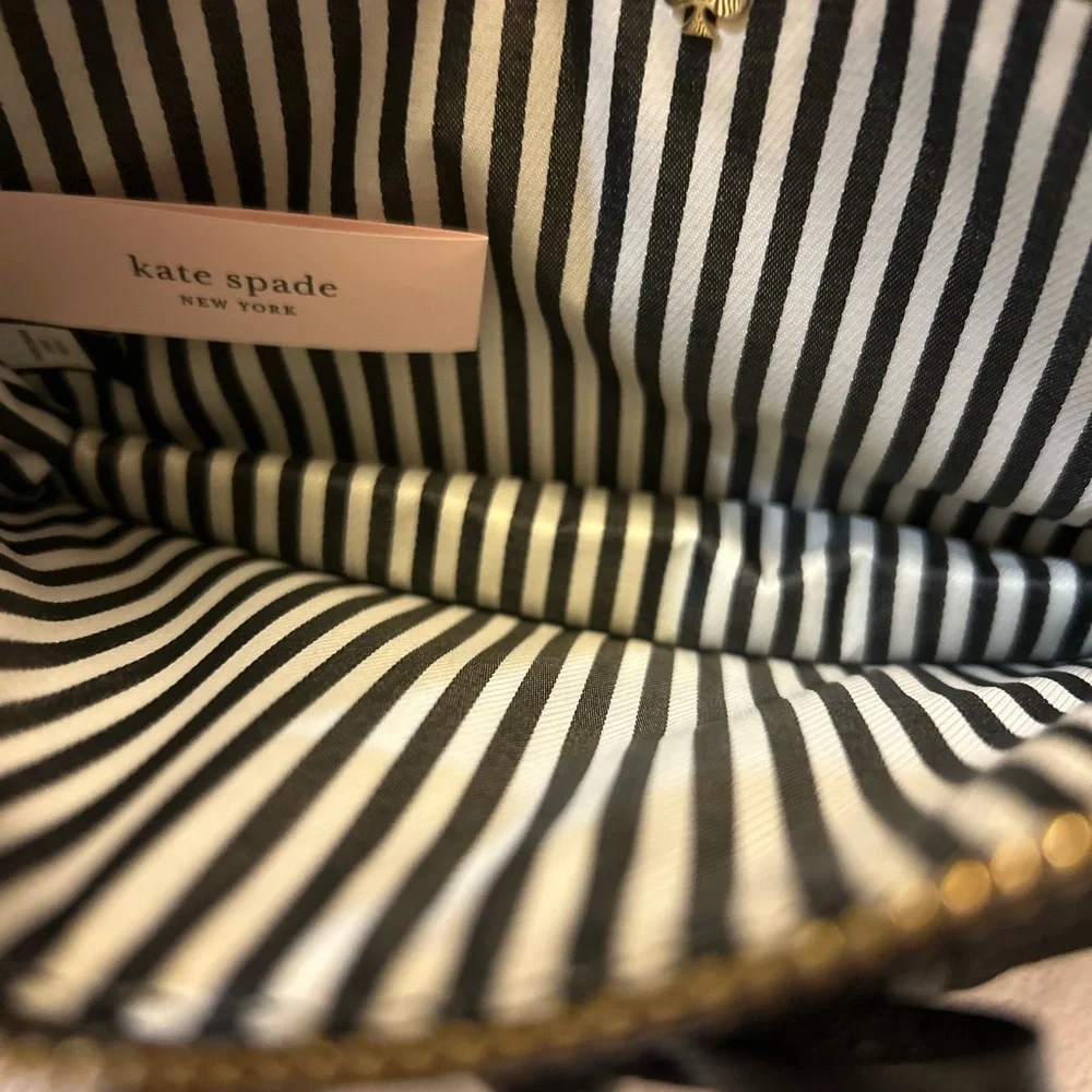Authentic Kate Spade ♠️ Wristlet - Picture 4 of 4